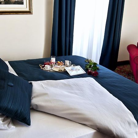 Отель Beau Site - Antica Residenza Рим Экстерьер фото